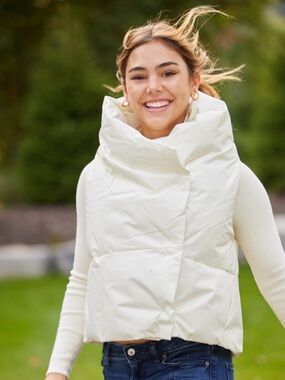 Pretty Rugged Waterproof Puffer Vest Jacket, Women’s Cream M/L Lightweight Vest